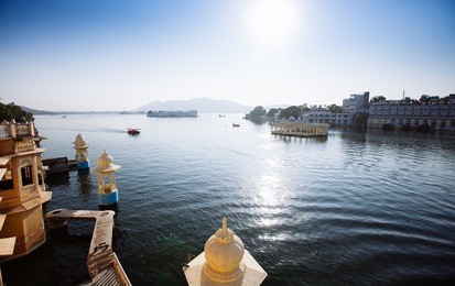 the majestic lake pichola on sunset, travel destination in rajasthan, udaipur  city, india