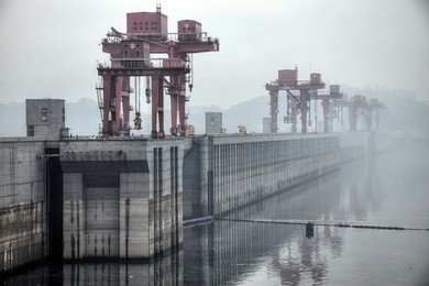 the biggest hydroelectric power station in the world - three gorges dam on yangtze river in china