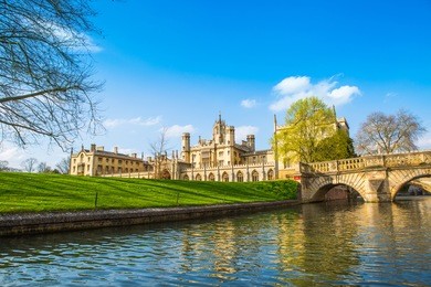 punting tour in cambridge university 