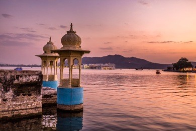lake pichola and taj lake palace , udaipur, rajasthan, india, asia.