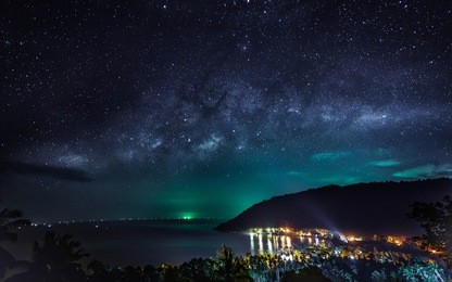 milky way on the beach