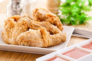 fried chicken and vegetables with sauce