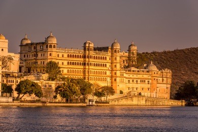 lake pichola and taj lake palace , udaipur, rajasthan, india, asia.