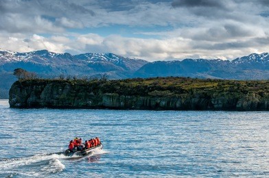 zodiac cruise in tierra del fuego, patagonia, chile
