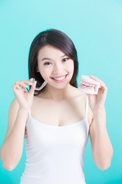 woman choicce different brace on green background