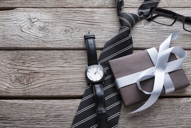 happy fathers day card with copy space,present and tie on rustic wood background