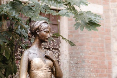 statue of juliet, juliet's house, verona, italy