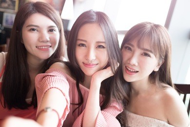 beauty women selfie and dine in restaurant