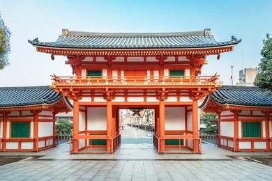 scenery of the yasaka jinja shrine in kyoto