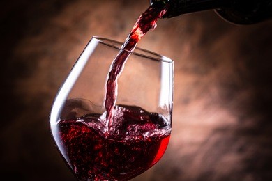 pour red wine