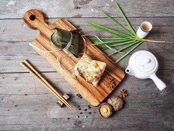 zongzi with hot tea chinese food