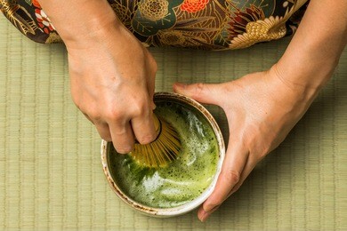 matcha in japan and how to make kimono tea ceremony
