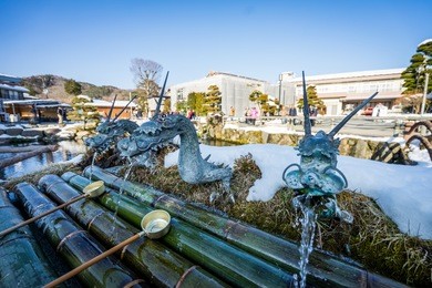 3 head dragon spit holy water in oshino hakkai 