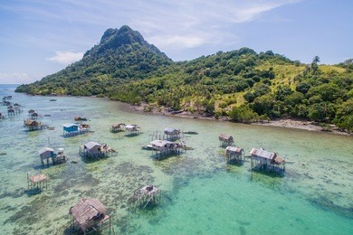 beautiful aerial view borneo sea gypsy water village in mabul bodgaya island, malaysia.