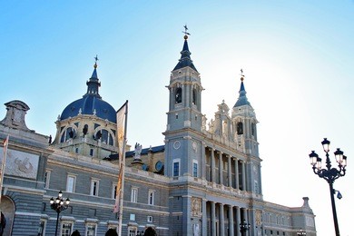 almudena cathedral (santa maria la real de la almudena), a roman catholic archdiocese of madrid, viewed from plaza de la armeria, madrid, spain