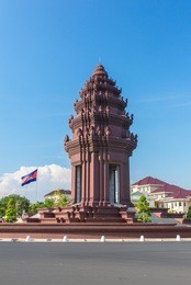 independence monument (vimean ekareach) in phnom penh, cambodia