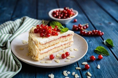 delicious cake filled with mascarpone, whipped cream, red currant jam and decotated with almond slices