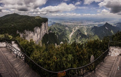tianmen shan, also known as heavenly gate mountain, in zhangjiajie, china
