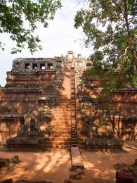 historical ruins of the phimeanakas