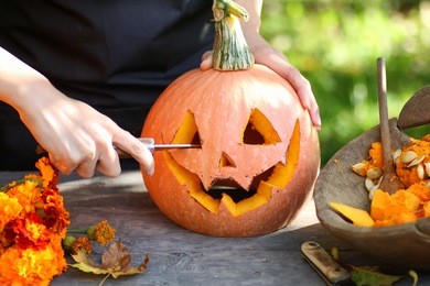 carve pumpkins for halloween