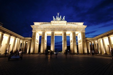 berlin brandenburger tor at night