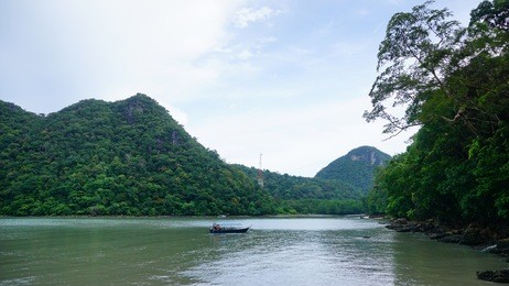 pulau dayang bunting, langkawi’s second largest uninhabited island, is easily accessible via a 15-minute boat ride from kuah jetty. its name literally translates to ‘isle of the pregnant maiden.