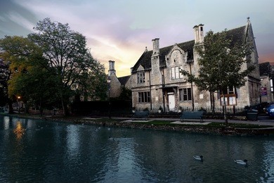 bourton on the water, the attractive house behind the little river windrush.