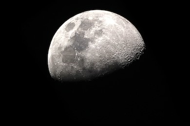 half moon background / the moon is an astronomical body that orbits planet earth, being earth's only permanent natural satellite