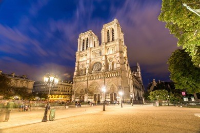 notre dame in paris at night