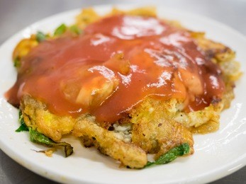 taiwanese street food : oyster omelet