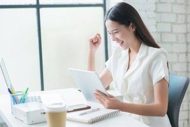 sale of online asian woman special she is satisfied with sales success