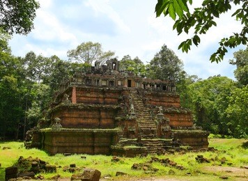 historical ruins of the phimeanakas temple at angkor thom in siem reap, cambodia