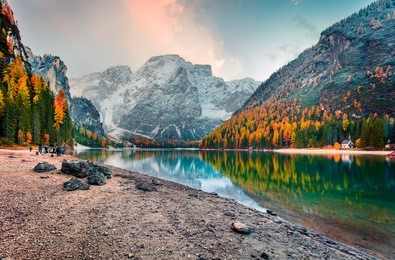 popular photographers attraction of braies lake. colorful autumn landscape in italian alps, naturpark fanes-sennes-prags, dolomite, italy, europe. beauty of nature concept background.