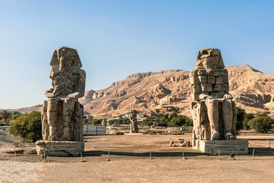 giant stone statues of pharaoh amenhotep iii near the valley of the kings, luxor, egypt