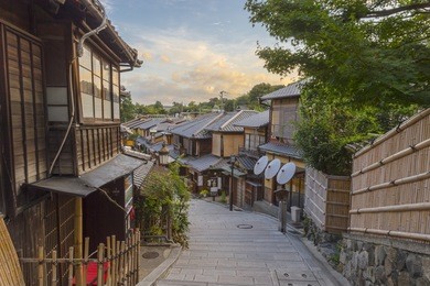 ninen-zaka and sannen-zaka are great shopping streets around eastern kyoto, between gion and kiyomizu temple