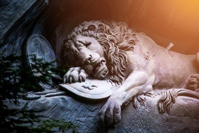 the lion monument is a rock relief in lucerne, switzerland, designed by bertel thorvaldsen. it commemorates the swiss guards who were massacred during the french revolution