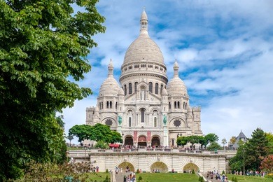 the basilica of the sacre coeur in the hill of montmartre in paris
