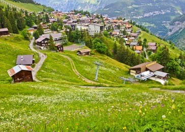 beautiful landscape view of charming murren mountain village with lauterbrunnen valley and swiss alps in background, jungfrau region, bernese oberland, switzerland, europe