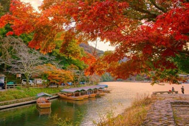 togetsukyo bridge is one of the most scenic spots in arashiyama.it’s a colorful autumn paradise than can only be visited by application.