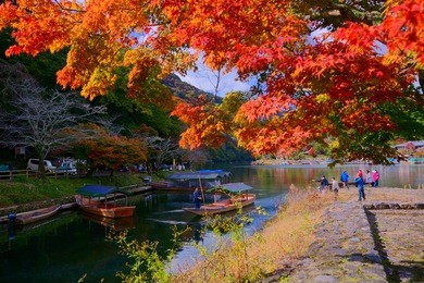 togetsukyo bridge is one of the most scenic spots in arashiyama.it’s a colorful autumn paradise than can only be visited by application.