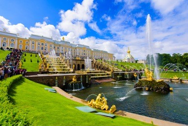 peterhof palace at st.petersburg