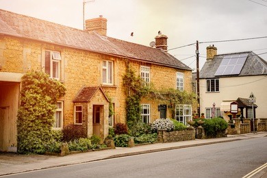 cotswold stone cottage in bourton on the water