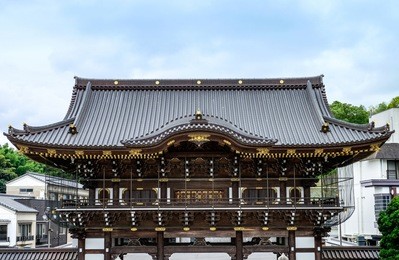 main beautiful gate ,japanese architecture, art detail of japan buddhism temple of naritasan shinsho-ji shrine in narita, japan