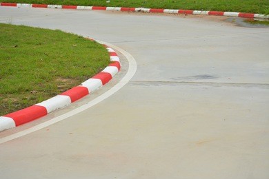 white and red lines do not park this area.