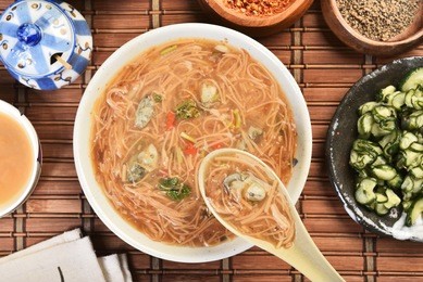  oyster thin noodles  is a popular food in taiwan