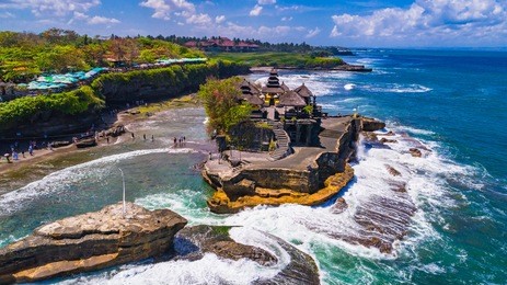 tanah lot - temple in the ocean. bali, indonesia.