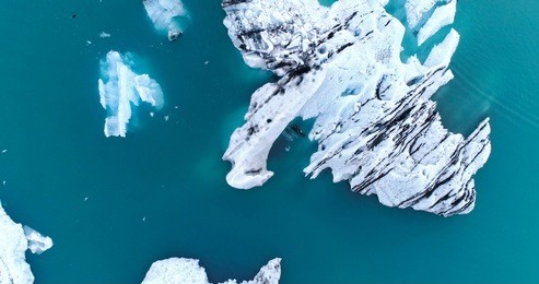 icebergs in jokulsarlon glacier lagoon