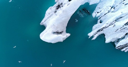 icebergs in jokulsarlon glacier lagoon