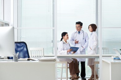 group of doctors discussing work in office