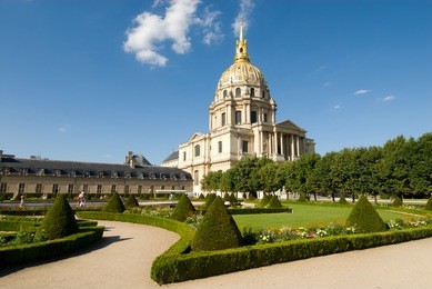 les invalides is a complex of museums and tomb in paris, the military history museum of france, and the tomb of napoleon bonaparte. at 1860, napoleon's remains bury in here.